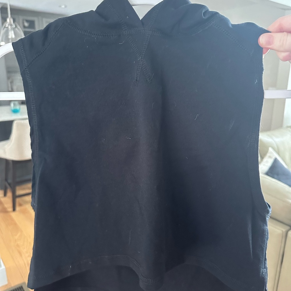 Black Sleeveless Hooded Crop Top